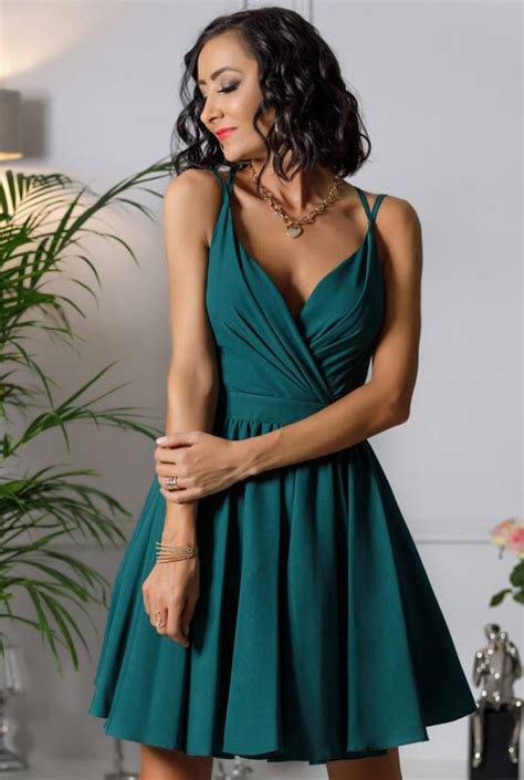 krótka sukienka gładka zielona na ramiączkach na wesele lili sukienki przed kolanko mini