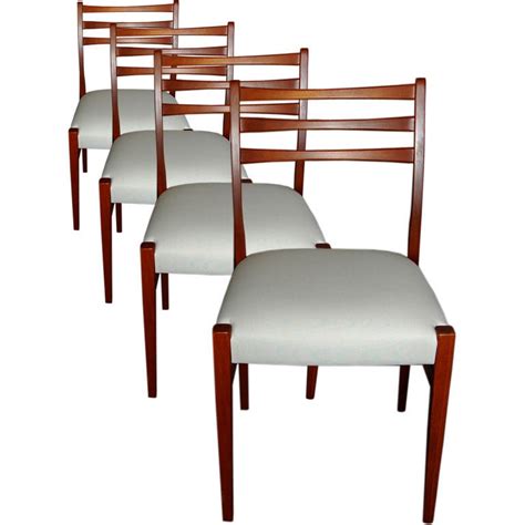 Mid century møbler is one of the leading mid century furniture dealers in the united states, specializing in vintage 1950s and 1960s modern furniture imported from scandinavia and europe. Set of Four Swedish Mid-Century Modern Teak Dining Chairs For Sale at 1stdibs