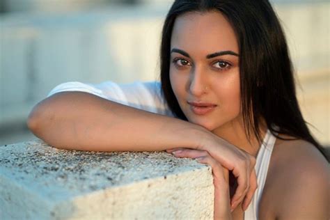 Bell The Bullies Sonakshi Sinha Spreads Awareness On Online Harassment Bollywood Dhamaka