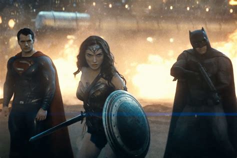 do bad ‘batman vs superman reviews delay ‘justice league