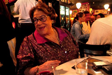 Elaine Kaufman Owner Of Elaines Dies At 81 The New York Times