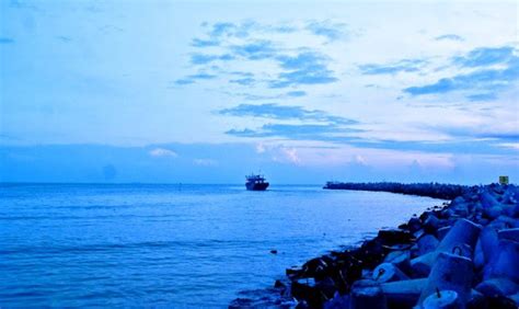 Pantai balongan indah wisata pantai bali indramayu aerial video. 8 Wisata Pantai di Indramayu yang Bagus dan Populer 2020 ...