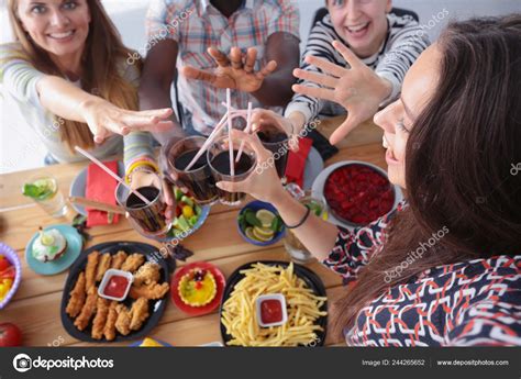 Group Of People Doing Selfie During Lunch Self Friends Friends Are Photographed For Eating