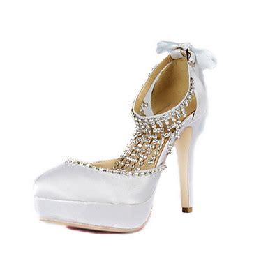 Il tuo abito da sposa principesco, a sirena o scivolato si intonerà perfettamente con le scarpe decolletè o con i sandali di nicole milano, disponibili in molte altezze di tacco, per farti. Scarpe da sposa - Scarpe col tacco - Tacchi / Plateau - Matrimonio - Bianco - Da donna del ...