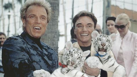 Siegfried and roy appeared at the four seasons hotel in las vegas sept. A los 75 años murió legendario mago del dúo Siegfried ...