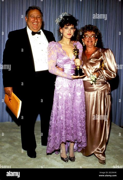 Marlee Matlin And Her Mother At Academy Awards With Best Actress Trophy