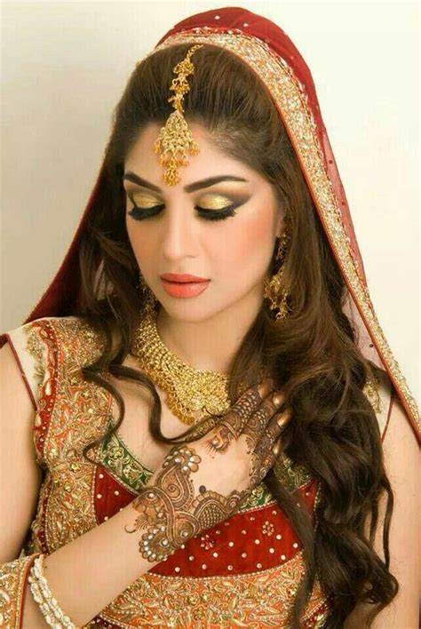 Desi Bride Makeup Indian Bride Makeup Bride Beauty Asian Bride