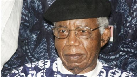 Chinua Achebe Etu O Si Debanye Aha Ya Nobi Ndị Naịjirịa Bbc News Ìgbò