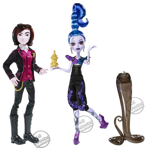 Her skin is lavender with purple tattoos on her arms and chest and wispy gray tendrils on her legs. Todo sobre Monster High: Fotos de muestra del 2-Pack ...