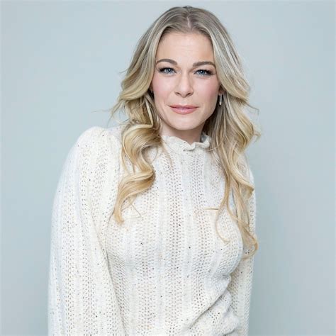 Leann Rimes Poses Nude After Psoriasis Returns Amid Pandemic