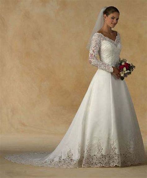 Long Sleeve Lace Appliques Ivory Satin Court Train Wedding Dress
