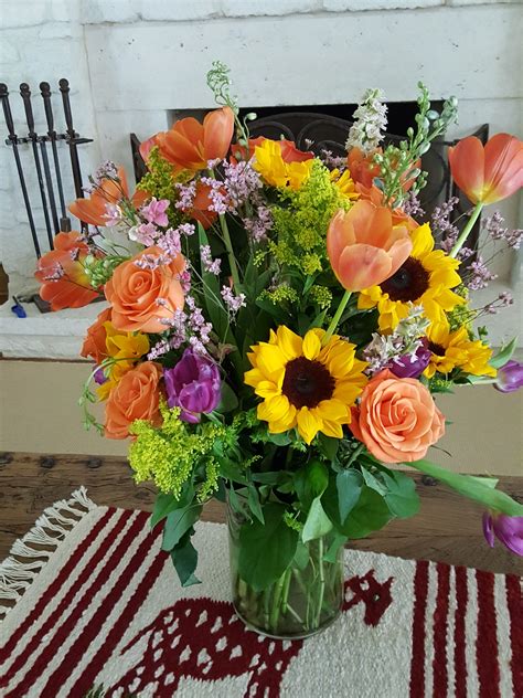 The company offers gifts for every occasion, including fresh flowers and a selection of plants, gift baskets, gourmet foods, confections, candles, balloons and stuffed animals. 1-800-Flowers Reviews - 849,377 Reviews of 1800flowers.com ...