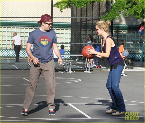 Olivia Wilde And Jason Sudeikis Ballin In Big Apple Photo 2665012