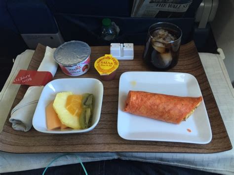 Delta First Class Breakfast Burrito Points Miles And Martinis