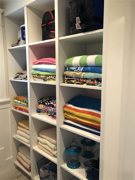 10 Ideas For Towel Storage Decoomo