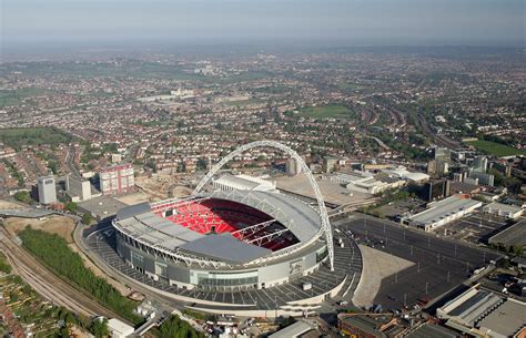 Stadion yang di bangun dengan biaya £800.000.000/ rp.14.400triliun. FA urged to consult the fans before approving Wembley ...