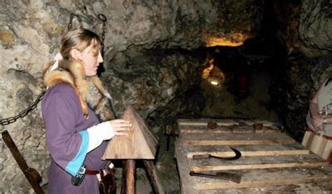 Une Salle De Torture Ouverte Au Donjon