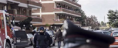 Latina Carabiniere Spara Alla Moglie Gravissima Poi Uccide Le Due