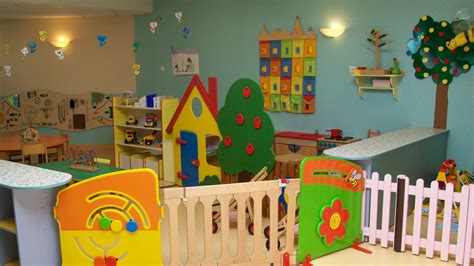 A place where young children are taken care of during the day while their parents do something else, especially work, study, or shop: A la crèche ! - ab20100.ch - Prêtre pour vous, Chrétien ...