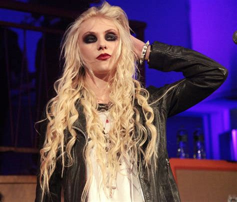 Taylor Momsen 16 Performs Club Gig In Thigh Highs And Eye Makeup
