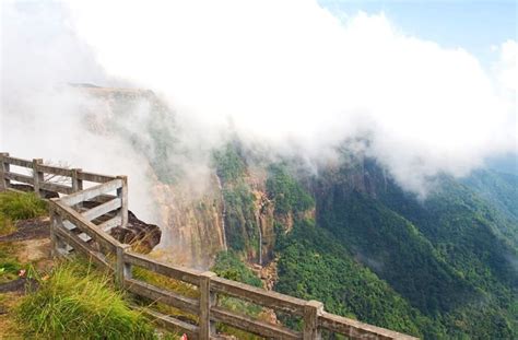 7 Best Tourist Places To Visit In Meghalaya For An Astounding