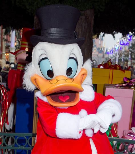 Meeting Christmas Scrooge Mcduck Town Square Disneyland P Flickr