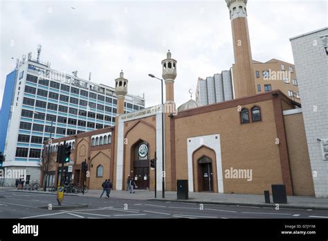 A General View Of East London Mosque Whitechapel Road London Stock