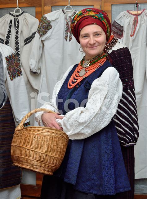 Robe Ukrainienne Traditionnelle Banque De Photographies Et Dimages à