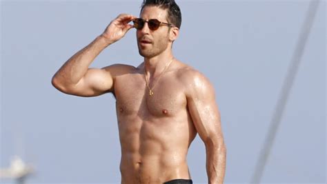 Miguel Ngel Silvestre Desnudo De Monedas A Lucir Torso En La Nieve