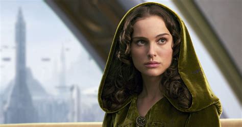 The 10 Best Padme Amidala Outfits Ranked