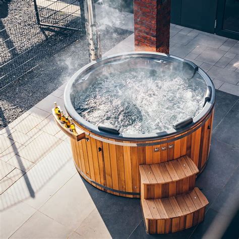 Amber Hot Tub Lt