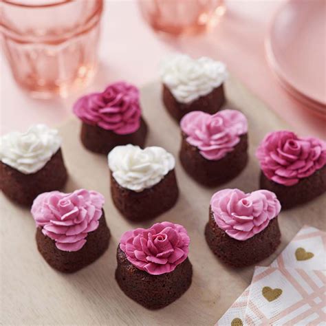 Dress my cupcake is the world's largest manufacturer of dessert table supplies. Everything's Coming Up Roses Brownies | Wilton