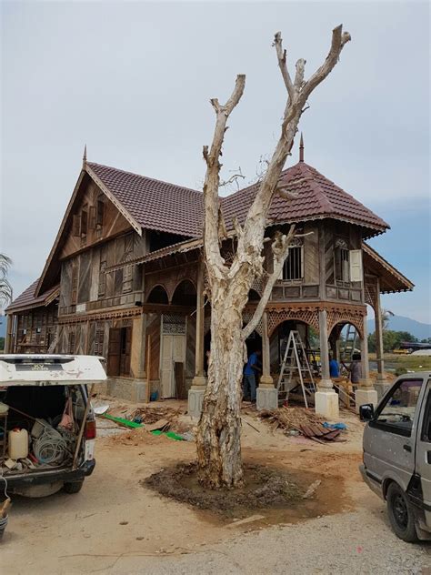 But here i will emphasize on. The traditional Malay house is one of the richest ...
