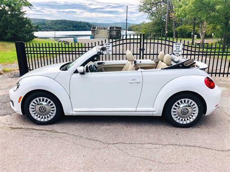 2013 volkswagen beetle convertible candy white w beige leatherette 2 5l 5 cylinder this