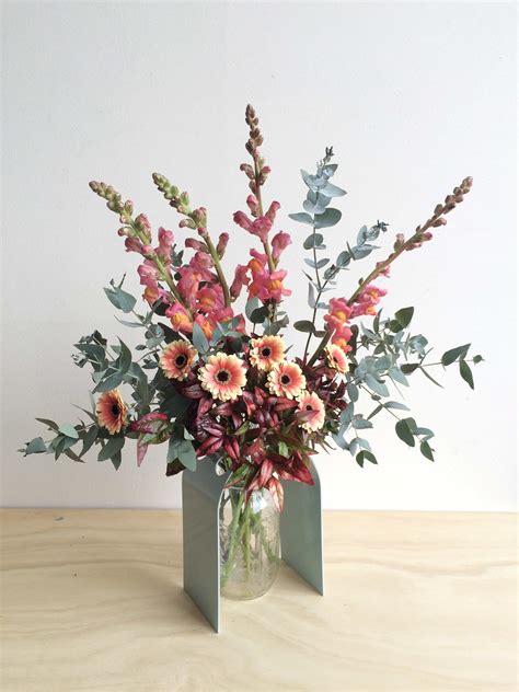 Modern Flower Vase For A Unique Way To Make Flower