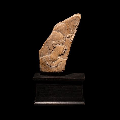 Relieve En Piedra Caliza Con La Imagen De Un Fara N P Ptolemaico Siglo Ii A C Del Antiguo