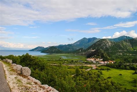 Estrada Panorâmica Nas Montanhas De Montenegro Foto Premium