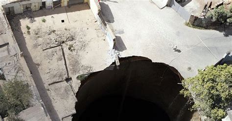 The Most Terrifying Sinkhole Pictures Youve Ever Seen Scary Natural