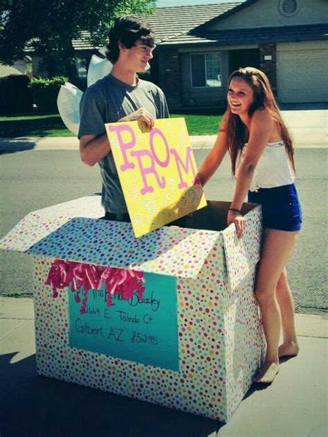 Lol Now We Know Where This Poor Girl Lives Cute Homecoming Proposals