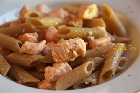 Una ricetta facilissima le ricette con il salmone che abbiamo selezionato sono semplici, veloci e light! Salmone, basta "sole" ecco come sceglierlo! - Penne ...