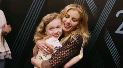 Faith Hill Adorably Sings With Young Country Fan After Her Concert