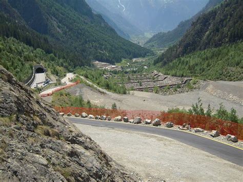 In der mit 3 schlafzimmern und 1. BORMIO - TIRANO, in BICI con vista frana