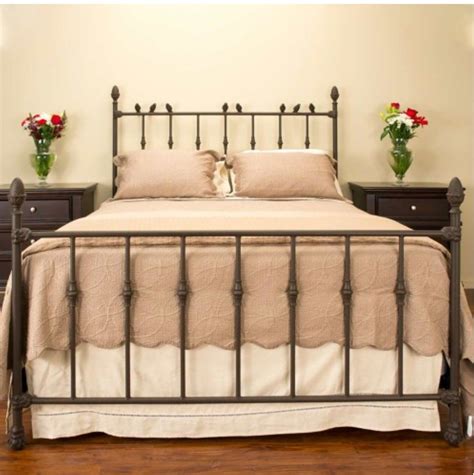 You might discovered another wrought iron toddler bed better design concepts. Those are little birds perched on the headboard! I'm in love! | Wrought iron beds, Iron bed ...