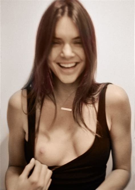 Kendall Jenner Nude Nipple Showing Hot Nude Celebrities Sexy Naked Pics