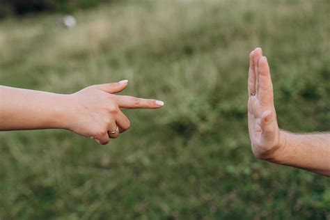 Esquema De Aperto De Mão E Distanciamento Na Psicologia E Na Ciência Do