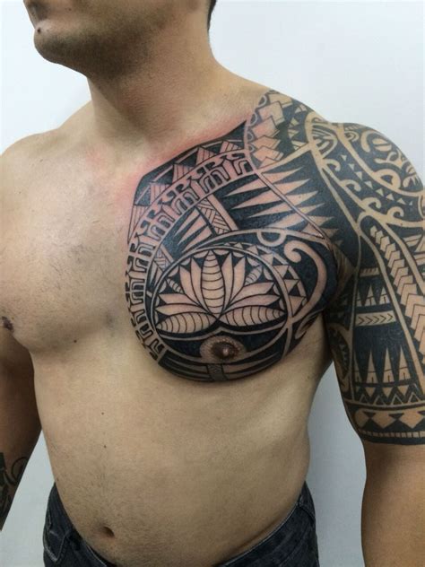 Maori chest tattoo Hombres tatuajes Diseño del bosquejo Tatuajes