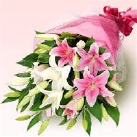 Beautiful Hand Bouquet Of 10 Lilies In Pink And White
