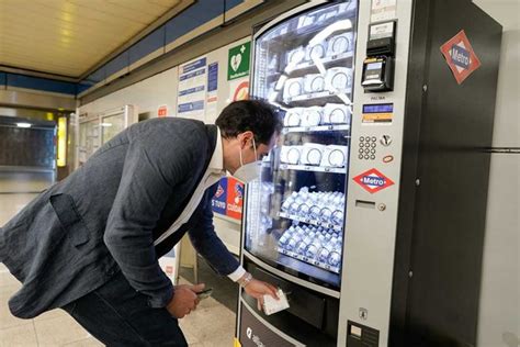 Las Estaciones De Metro De Madrid Vender N Mascarillas E Hidrogel