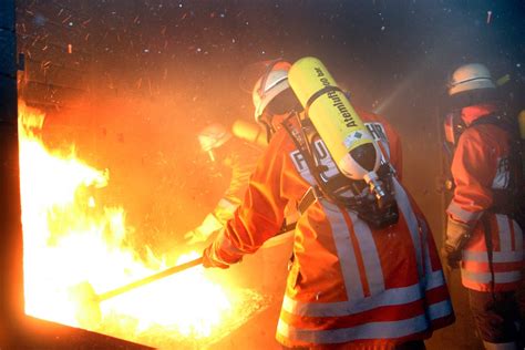 Feuerwehreinsatz in bad cannstatt wohnungsbrand fordert hohen sachschaden. 112 mit teuren Folgen: Wer zahlt den Feuerwehreinsatz? - n-tv.de