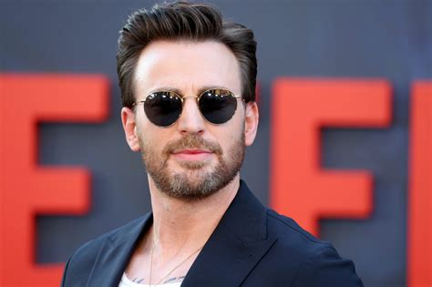 Chris Evans Named People Magazines 2022 Sexiest Man Alive For Obvious